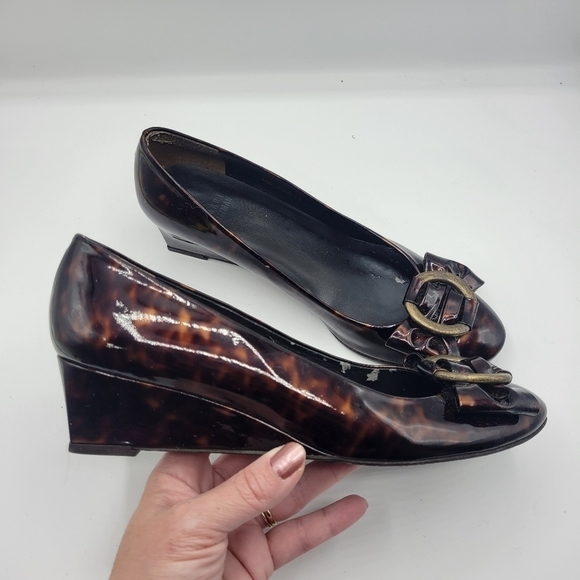 Stuart Weitzman slip on shoes size 7 1/2 - Picture 1 of 15